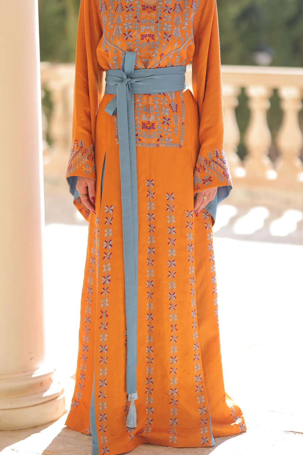 Thobe Al-Banayq -Qamar Deni