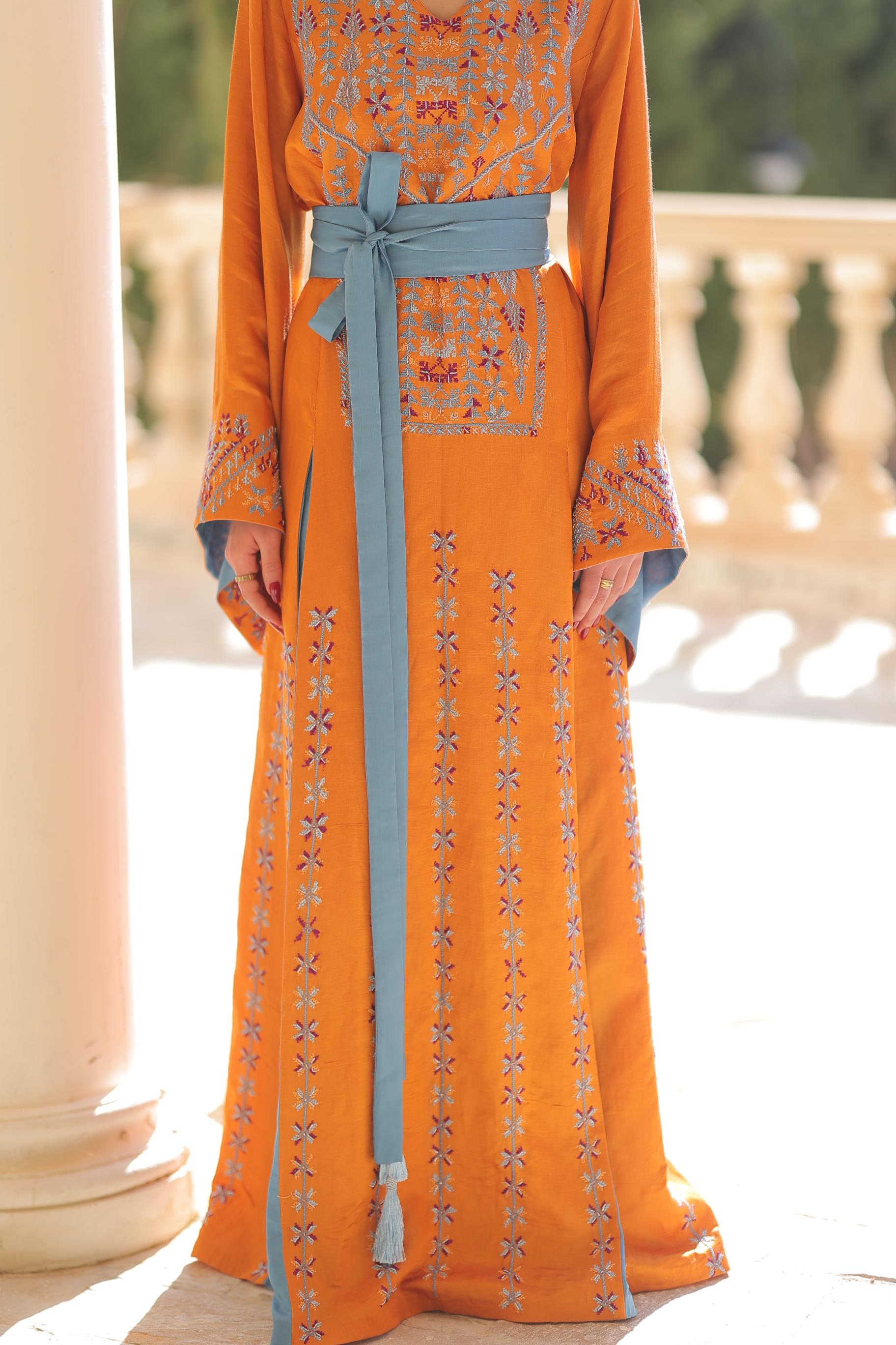 Thobe Al-Banayq -Qamar Deni