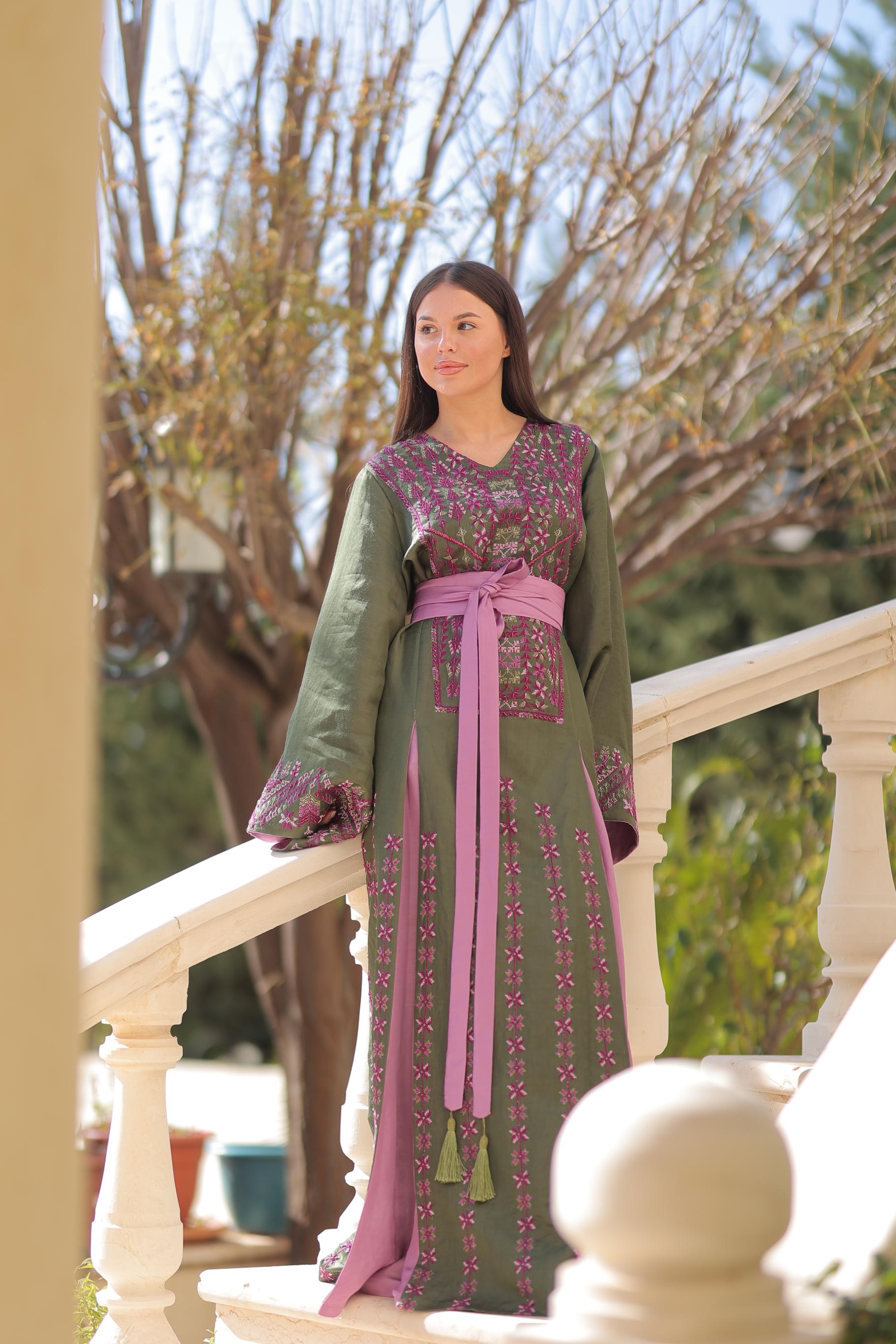 Thobe Al-Banayq - Olive