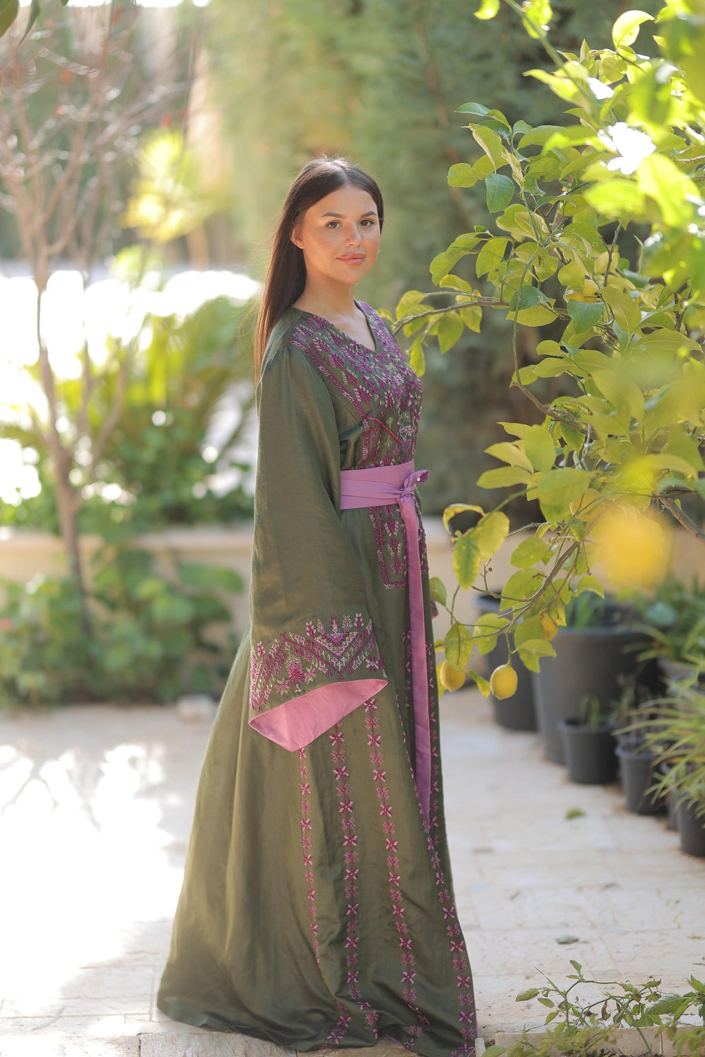 Thobe Al-Banayq - Olive