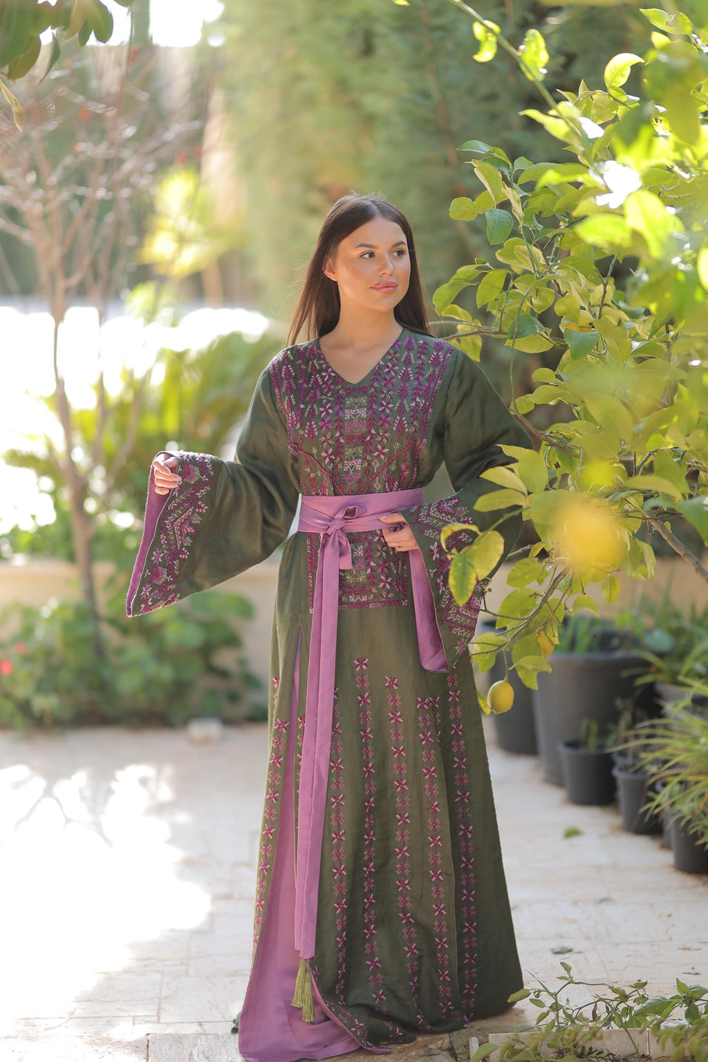 Thobe Al-Banayq - Olive